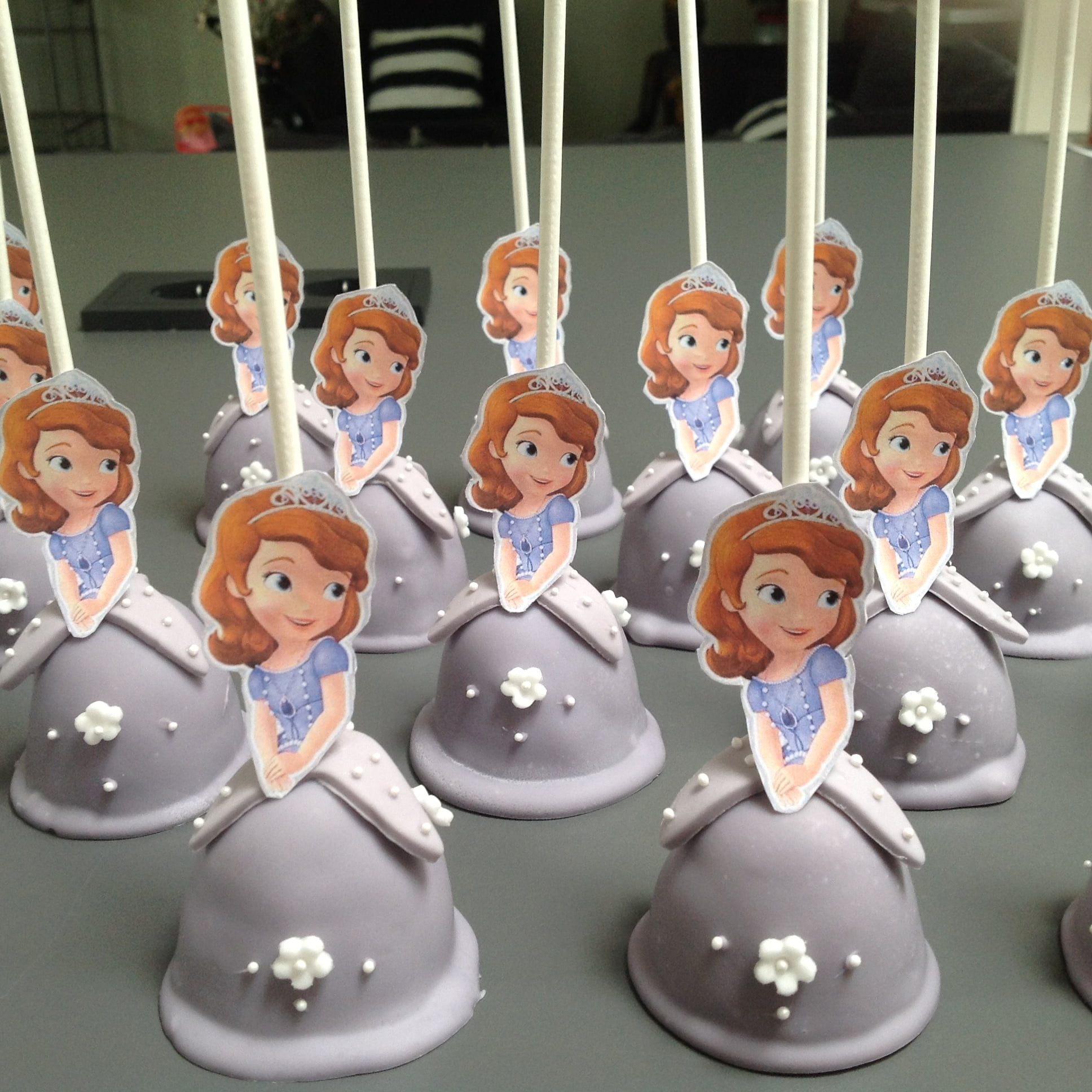 Afbeelding voor “Prinses Sofia cakepops”