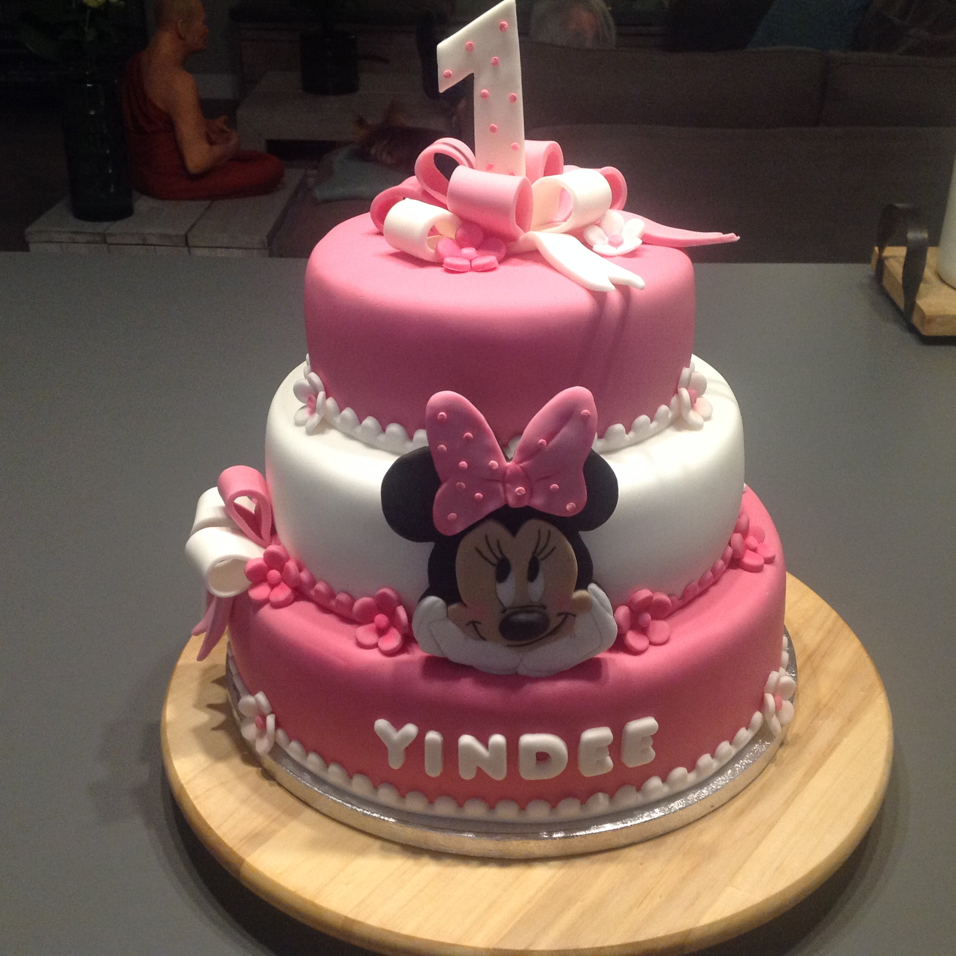 Afbeelding voor “Minnie Mouse taart”