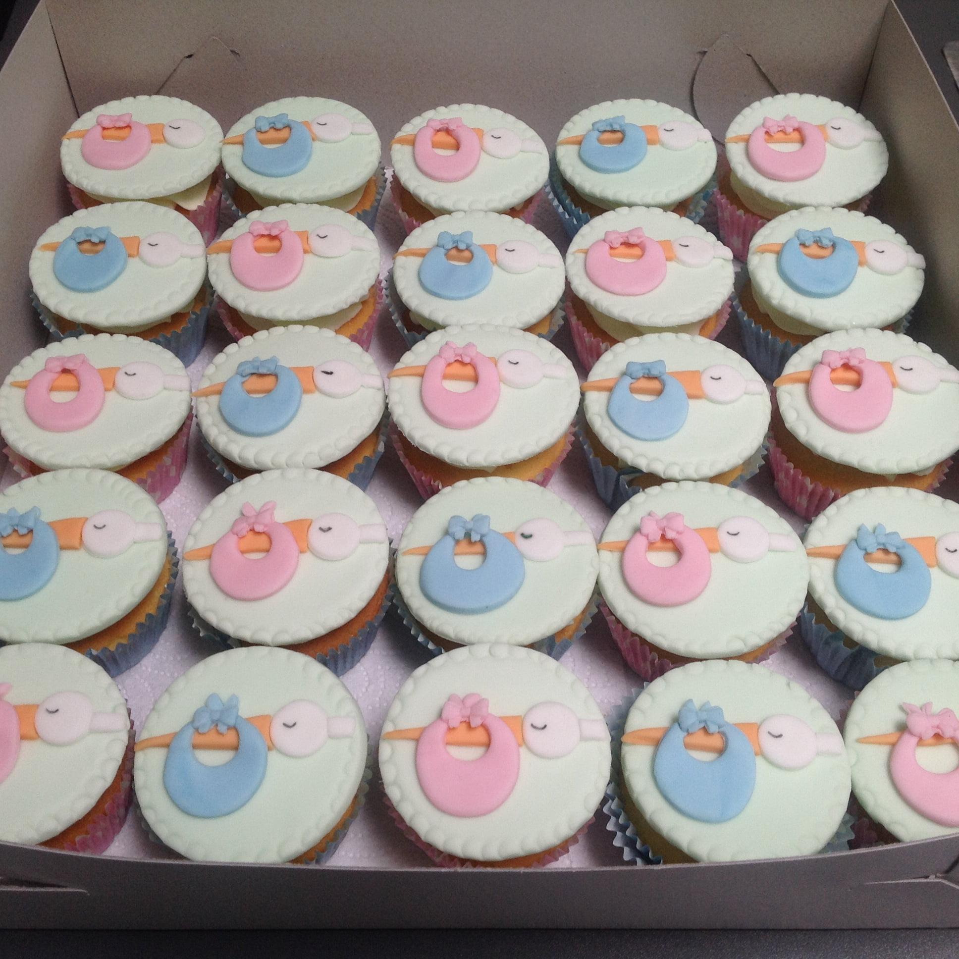 Afbeelding voor “Geboorte cupcakes”