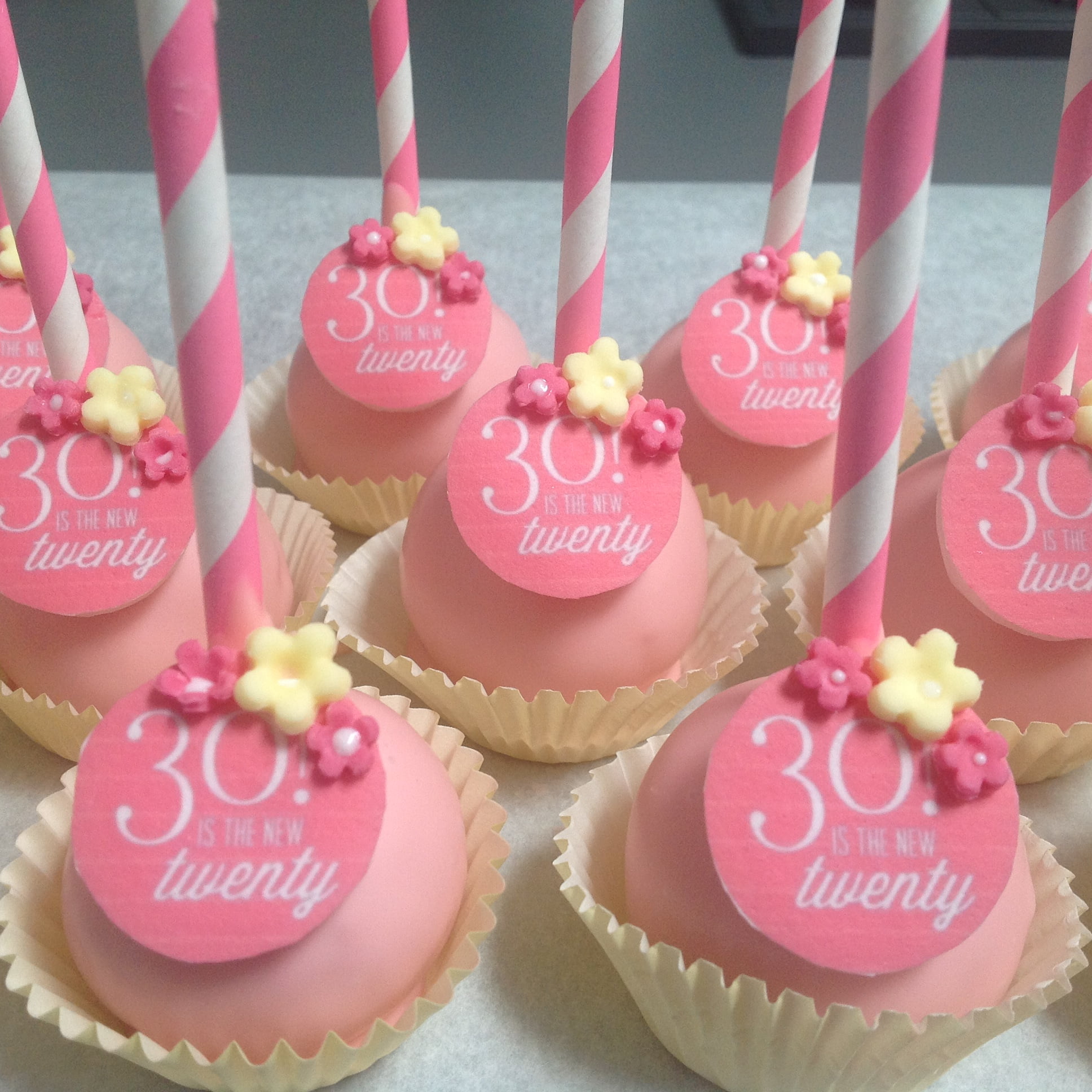 Afbeelding voor “Verjaardag cakepops”