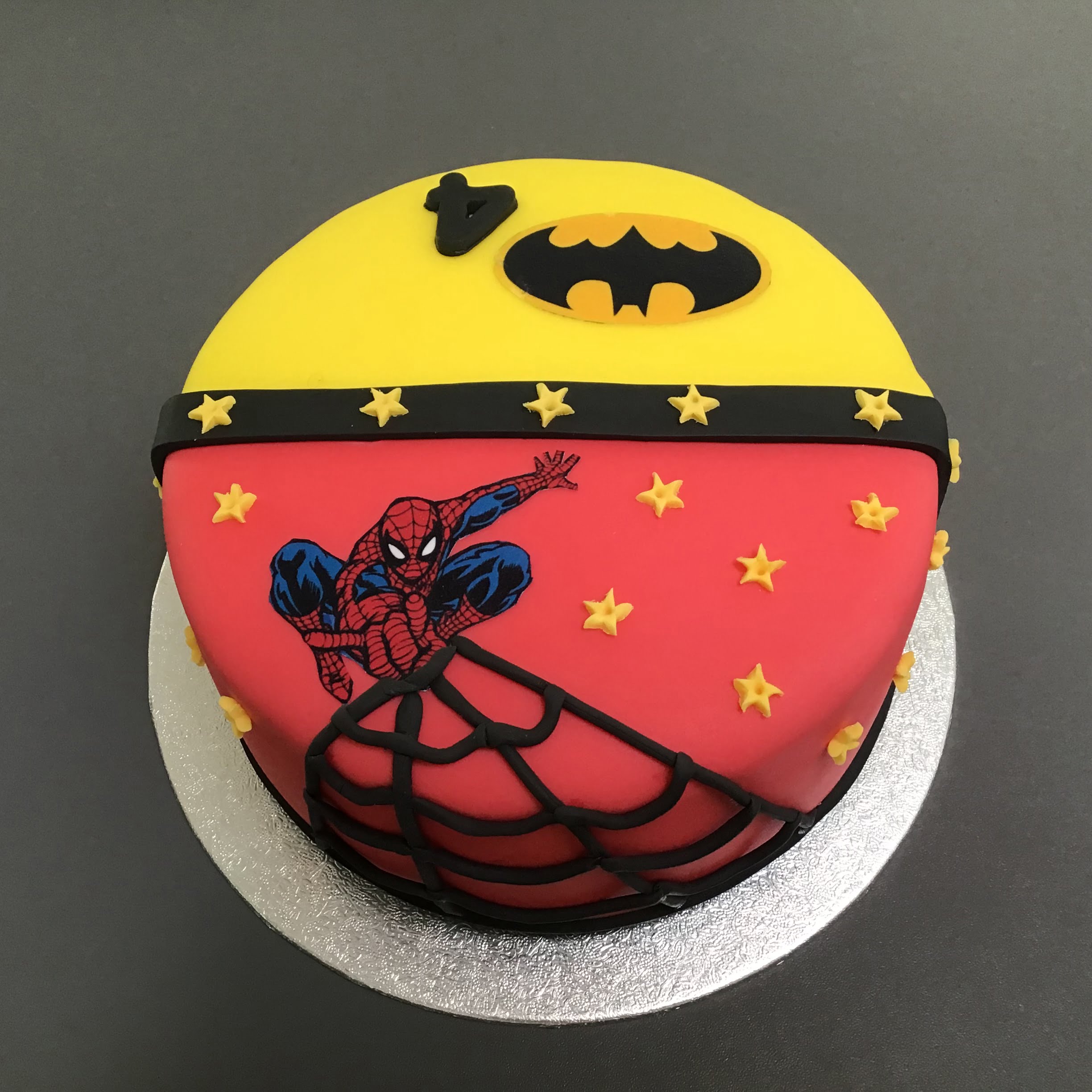 Afbeelding voor “Spider-Man & Batman taart”