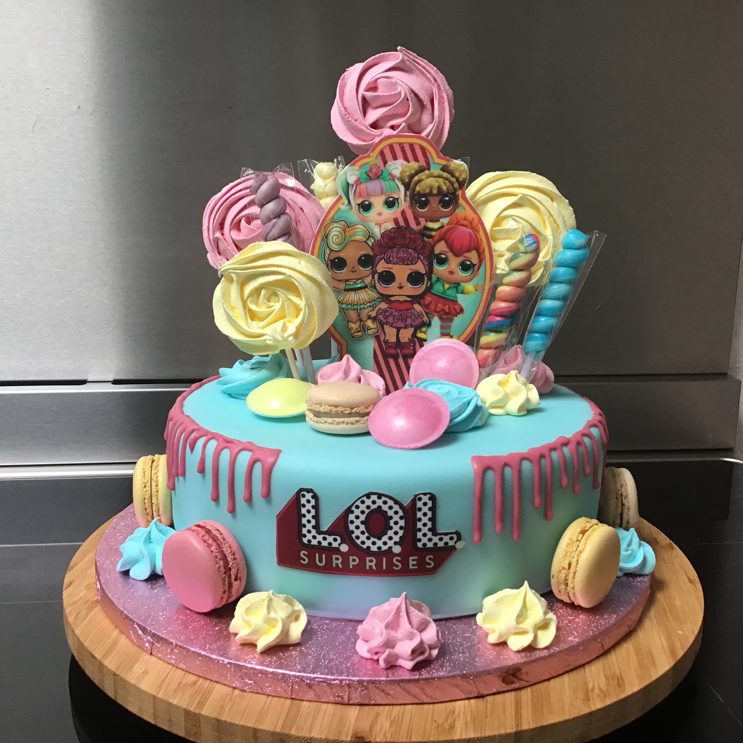 Afbeelding voor “LOL taart met cupcakes”