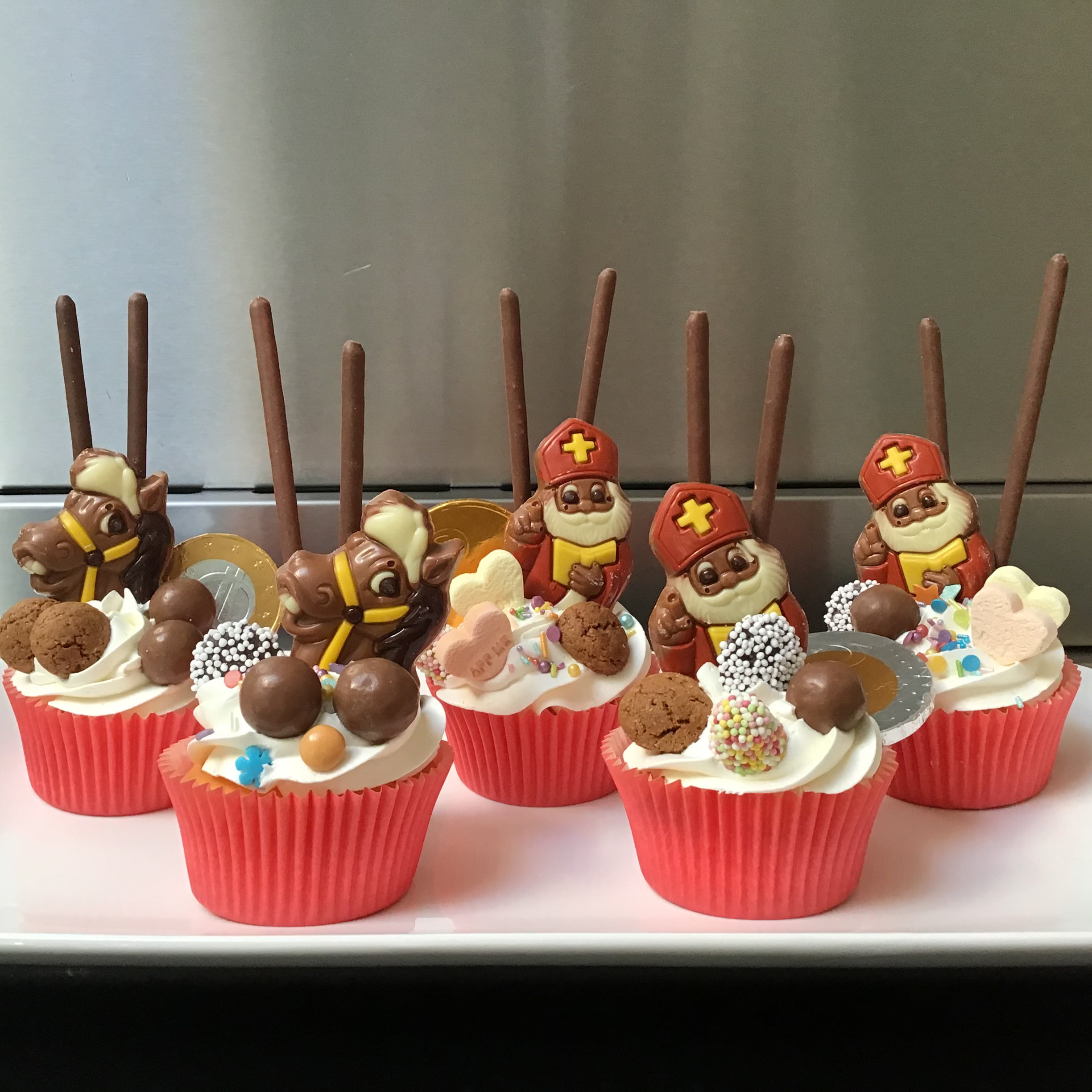 Afbeelding voor “Sinterklaas cupcakes”