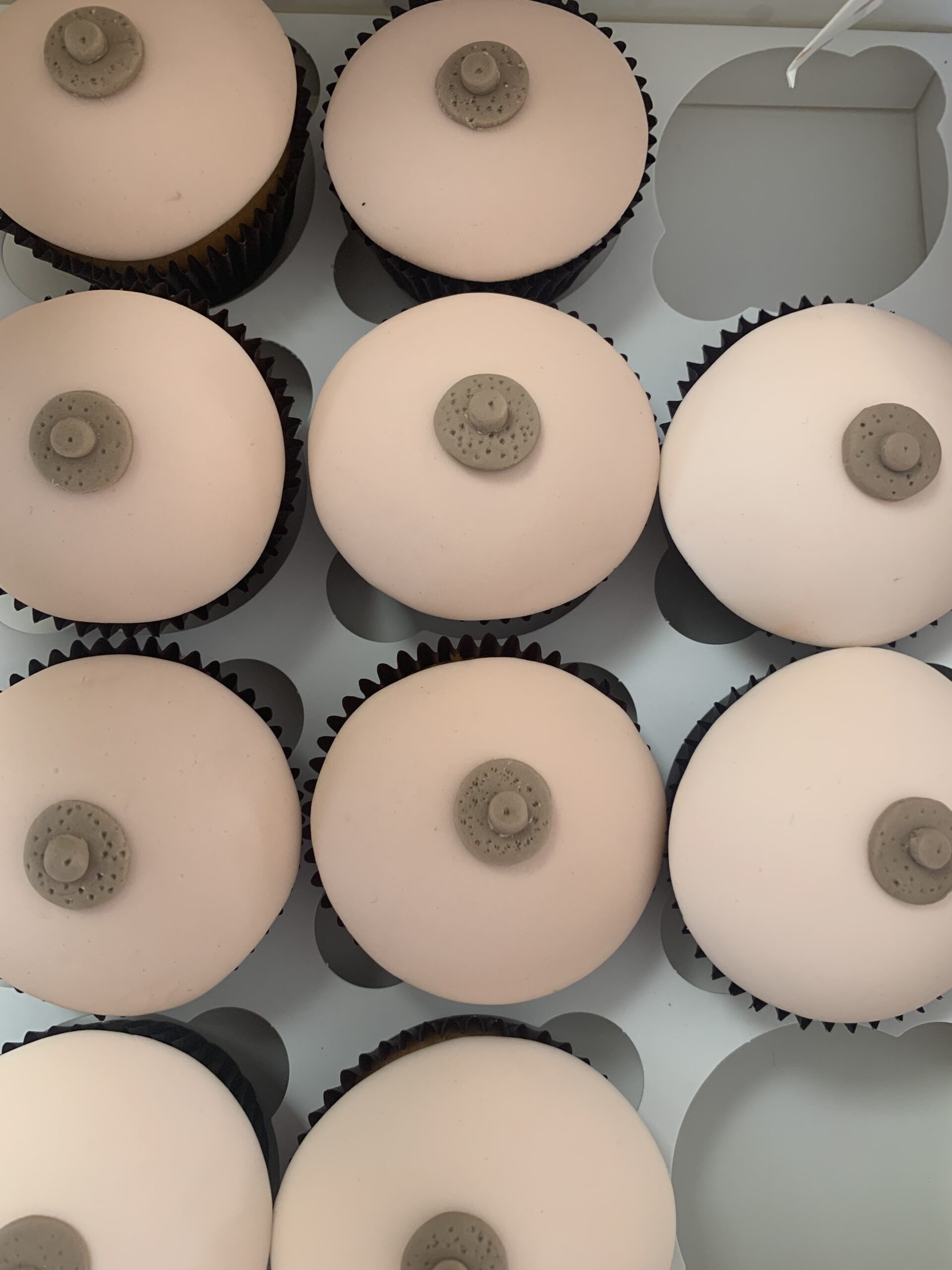 Afbeelding voor “Borsten cupcakes”